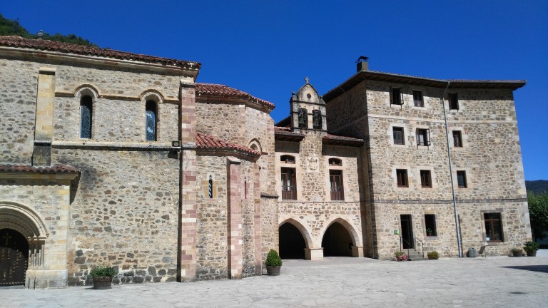 Monasterio de Santo Toribio de Liebana 01
